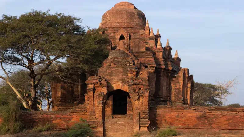 pagoda-bagan_181624-31618